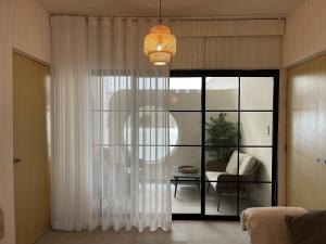 UN Modern Living 204