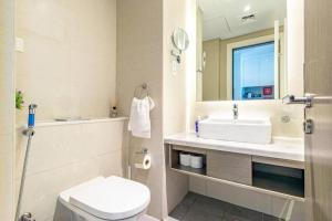 Modern Studio in Business Bay - Canal & City Views - Gym & Pool