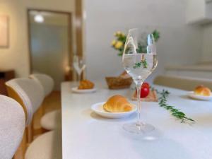 홍대역 10분, 3룸 2욕실, 킹베드, 전용 마당, 무료 주차, 최대 7인, 짐보관 무료