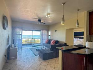 28 Breaker View 3-bedroom beach apartment