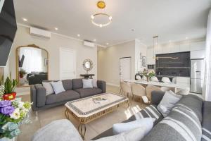 Deja Blue - Beautiful 4 beds & 4 baths, 10min from Palais, 4 stars residence