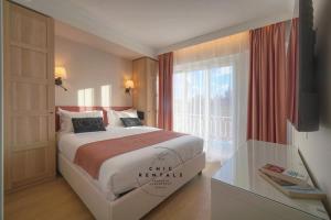 Mimosa 2BR with Balcony - Walk to Palais and Beach