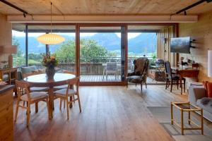 Mountains & Lake Boutique Apartment