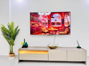 supreme newly furnished apartment with ample parking space, swimming pool ,fully equipped gym child play area and unbeatable city views