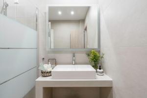 High end Apt, Kingsize bed w Park-view & Netflix!