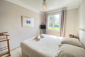 Family villa with garden and pool