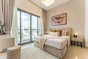 Bright Villa with Breathtaking Sea Views, Assistant Room, and Private Pool - Al Dana Island, Fujairah by Deluxe Holiday Homes