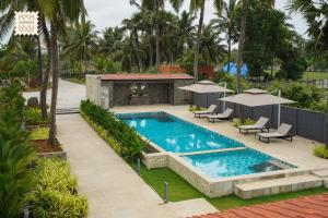 Villa with pool on 29-Acre Farm 10 mins to Beach