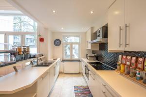 Euro Edens Cosy Historic Home in Brussels Jacuzzi, Garden, Central Location