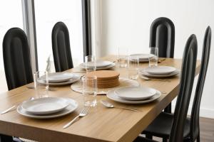 Modern 3BR House 7min Drive to Leppington Station