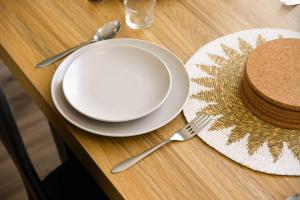 Modern 3BR House 7min Drive to Leppington Station