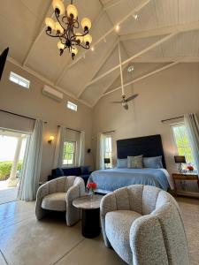 Grand View Cottages - Luxury Poolside Suites