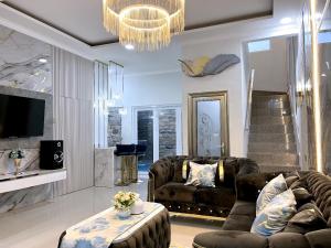 Cundamani Villa Batu by Calli Rooms