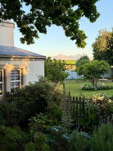 Grand View Cottages - Luxury Poolside Suites