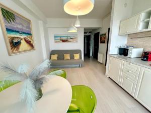 Acqua Blue Summerland Apartments