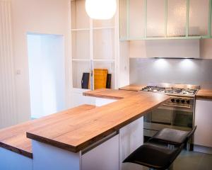 GRANDE MAISON BOURGEOISE AVEC JARDIN - Centre ville Surgères - Chic & Moderne - Idéal Famille & Amis