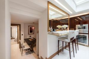 Elegant Executive Private House St James Park