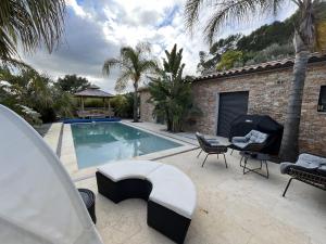 Maison moderne piscine et jacuzzi