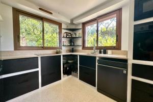 Family house with pool and sea view