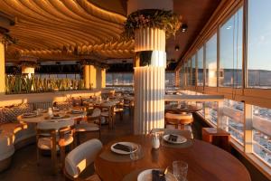 The HostMaster Skyline Tower View Suite