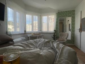 Cozy studio for 2 people, AC, city center, 12 min to beach