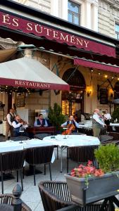 Fashion Street Spacious 2 Bedroom Apartment