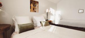 PARIS AUTHENTIC HOUSE 2 Maisons 1 studio ideale pour groupes, capacité 30 personnes