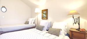 PARIS AUTHENTIC HOUSE 2 Maisons 1 studio ideale pour groupes, capacité 30 personnes