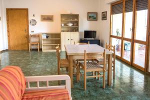 Marcelli, trilocale con giardino a 100mt dal mare