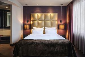 Roomers Frankfurt Central, Autograph Collection