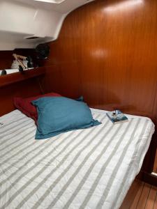 Charming night in a 12 m sailboat