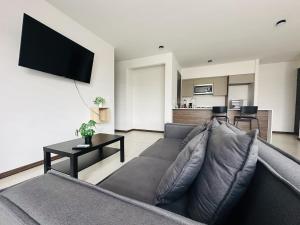 Hermoso Departamento frente a Midtown con Parking