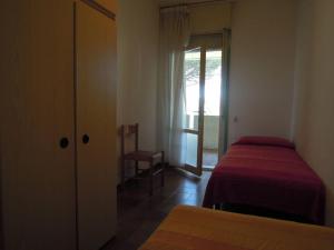 Bright garden apartment near the sea