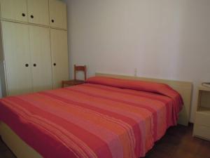 Bright garden apartment near the sea