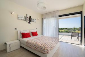 Vitoria 7th hole by SAPvillas