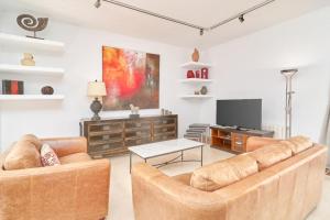 Villa With Infinity pool & Hot tub