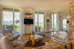 BRIGHTLINE VILLA 8, Emma Villas