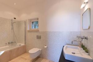 BRIGHTLINE VILLA 8, Emma Villas