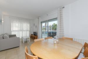 UHC ELS PINS APARTMENTS