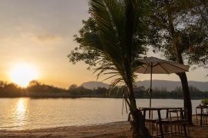 Sun & Roots Kampot Lodge