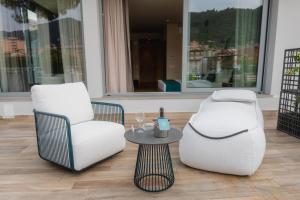 LKL Lakeside Lodging