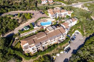 Residence con piscina a 4 km da Baja Sardinia