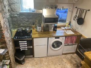 Crows Nest - cosy, tiny cottage