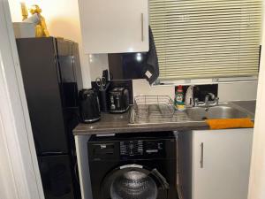 Modern 1-Bedroom Flat in Trendy Leytonstone