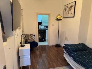 Modern 1-Bedroom Flat in Trendy Leytonstone