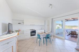 Residence con piscina a 4 km da Baja Sardinia