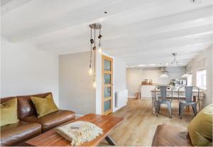 Glasswing Stays The Nest