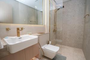 Bright 1-Bed with Pool and Gym