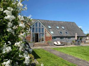 Beautiful Sussex Barn | Stonebarn Retreat