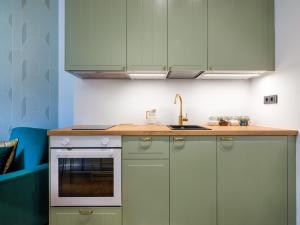 Quiet Courtyard Studio by Tyzenhauz